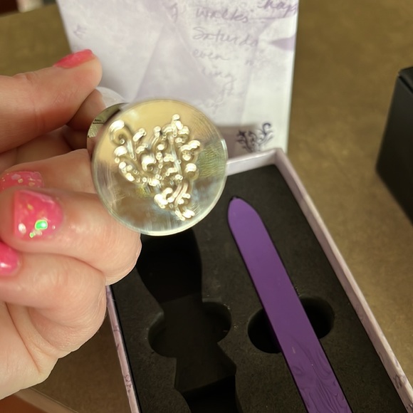 Younique Wax Stamp - Picture 3 of 3